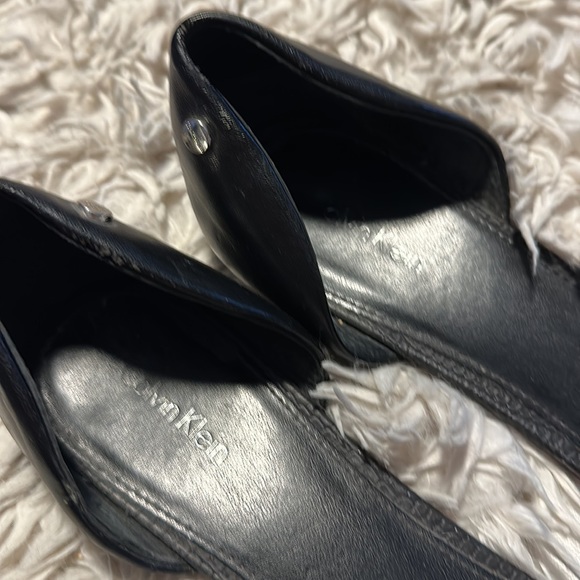 Calvin Klein Flats - Picture 3 of 4